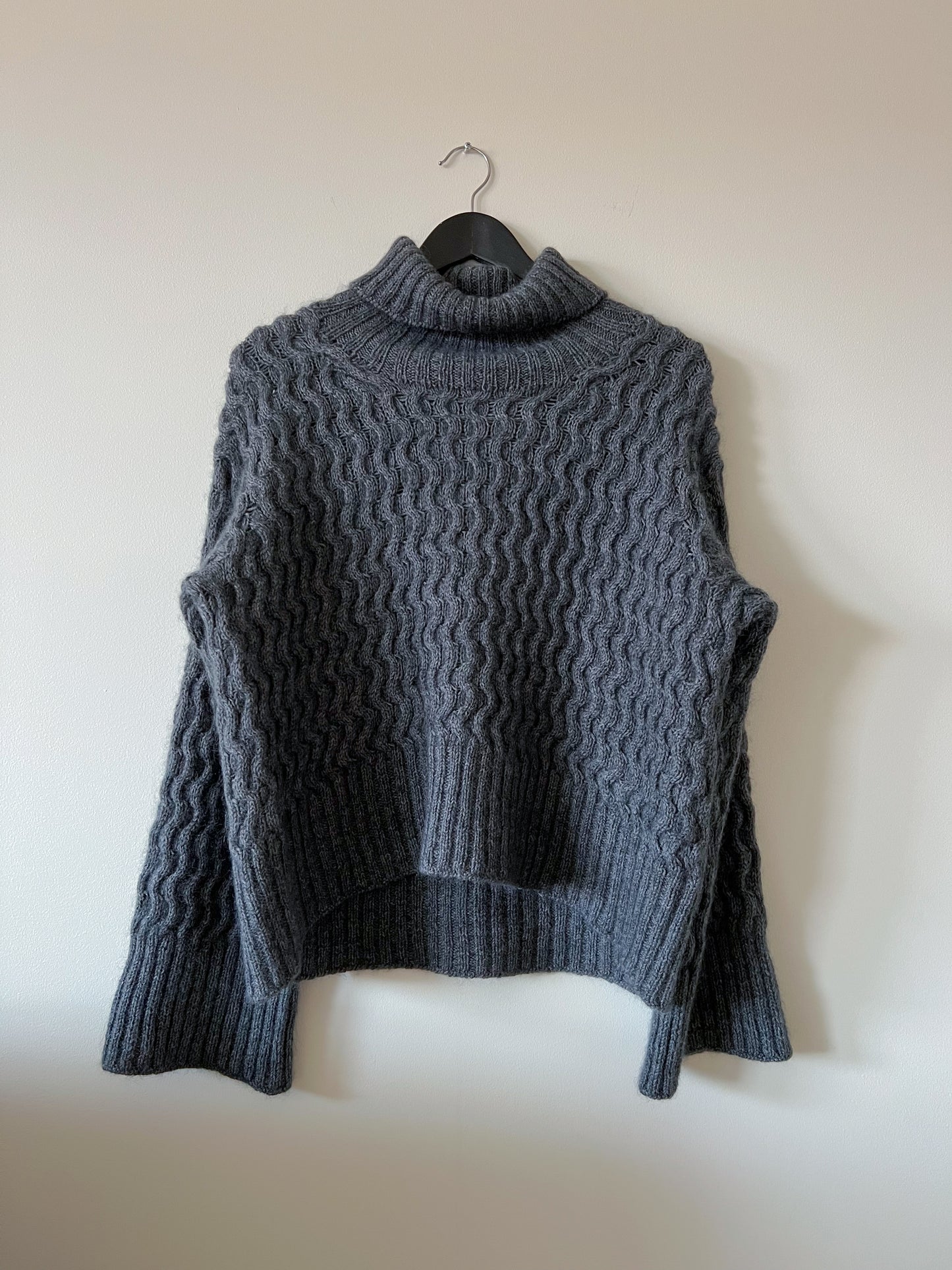 Wakame sweater